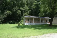 Cottage in the Trees - A getaway from everything, close to everything