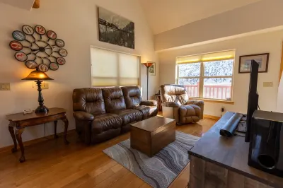 Shavano Chateau 4bd 3ba near Monarch on 50!  New Listing Special for Summer 2024