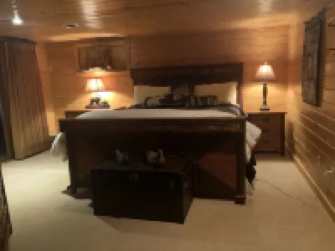 On the Eagle River Chain O’ Lakes, Lake Front, 3200 sq. ft., 2.5 Baths Hotels in Lincoln