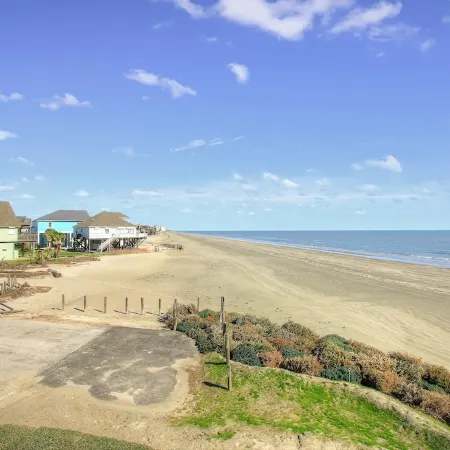 Literally on beach, unobstructed ocean view