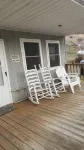 河畔溫馨小屋