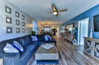 Waterfront Sleeps 6 w/private boat dock and heated pool.