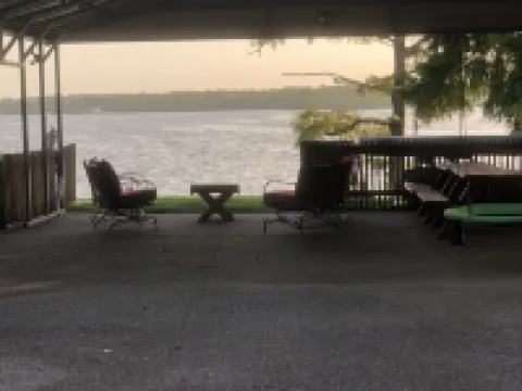 Private Riverfront Retreat - Just outside of Town Hotels in Pasquotank County