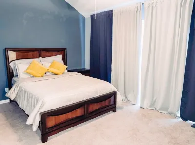 NEW 2BEDROOM 2 BATH PRIVATE CONDO GATED COMMUNITY Lake Carolyn 주변 호텔