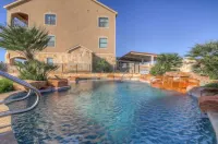 Lovely 3 bedroom condo with pool on Lake Amistad
