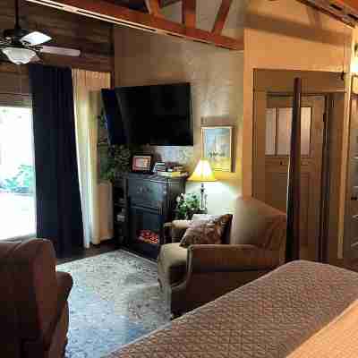 BoisD’Arc Bungalow & Suites - comfy Studio Type Bungalow - private Rooms