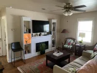 Cute "Little Rose Cottage" is walking distance to downtown Rockport