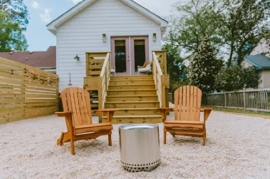 Canal Front, Modern Tiny House! Bikes. Fire Pit!