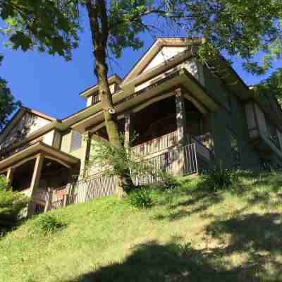 Restored 1906 3-Bedroom Townhouse Overlooking the Mississippi River Unit #1. Hotel Exterior