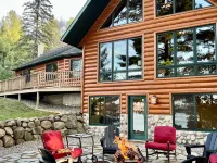 Sleeps up to 14. Stunning and spacious log cabin within 30 min of Brainerd. 모리슨 카운티 호텔