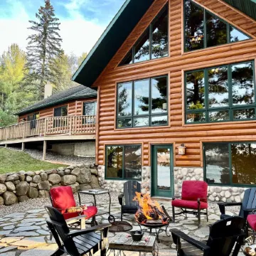 Sleeps up to 14. Stunning and spacious log cabin within 30 min of Brainerd.