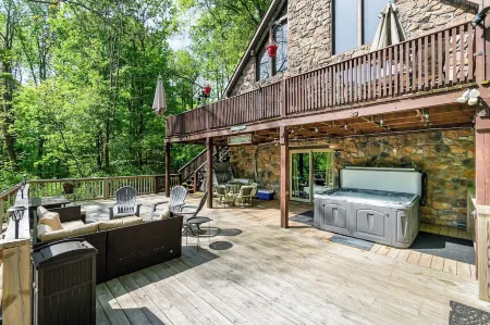 The Mountains Chalet in Private Rural Environment Отели рядом с достопримечательностью «Либерти Маунтин Резорт & Конференс Сентер»