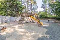 Cloud Nine - A Charming Ocean View Home with Hot Tub & Fire Pit in Belle Beach!