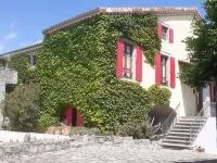 Gîte l'Escoussou 110 m², 3 Rooms, Charm, Nature, Heated Pool, South Ardèche Hotéis em Joyeuse