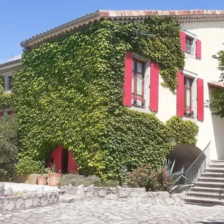Gîte l'Escoussou 110 m², 3 Rooms, Charm, Nature, Heated Pool, South Ardèche Отели в г. Жуайёз