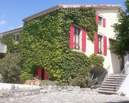 Gîte l'Escoussou 110 m², 3 Rooms, Charm, Nature, Heated Pool, South Ardèche Hotels in Joyeuse