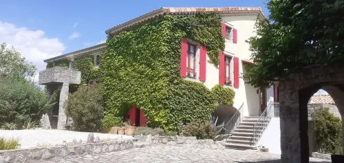 Gîte l'Escoussou 110 m², 3 Rooms, Charm, Nature, Heated Pool, South Ardèche