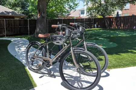 NEW King Bed Citrus Serene on Flower Mound Отели рядом с достопримечательностью «Stay N' Play»