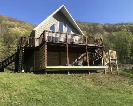 River Watch- Riverfront House on the Cheat River WaterTrail Hotels in Preston County