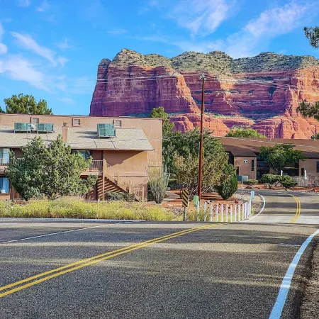 Sedona Cozy Condo with Pool, Walk to Restaurants, 4-Min to Hiking, Near Stores