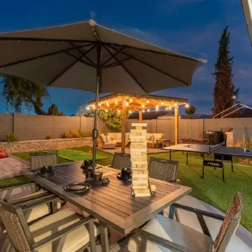 Heated Pool~Hot Tub~Ping Pong~King Bed~Yard Games