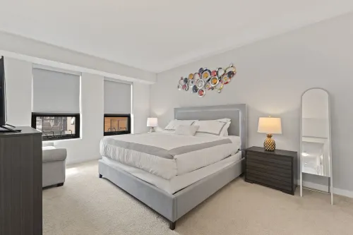 "Melody of Evanston" 3BD, 2BA UrbanLux Condo