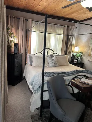 Bow-wood Suite @ BoisD’Arc Bungalow & Suites  - Rustic/Romantic Getaway