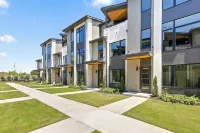 Burnside Beauty!  Work or Play- This is the Place to Stay! Near Downtown, Fun! Hotels near Regency Square Shopping Center