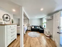 Super-Walkable Downtown Studio