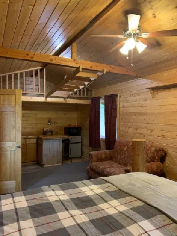 The Bear Cabin a rustic ranch cabin 卡里布縣酒店