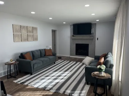 Beautiful Relaxing Home Near a Golf Course and Restaurants Отели рядом с достопримечательностью «Суон Крик Презерв Метропарк»