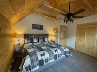 Luxury cabin with a million dollar view and hot tub