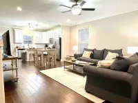 Spacious 3 BR Downtown Townhouse near Lake & Casinos