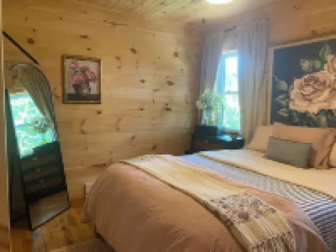 Eleanor - 2 Bdr Cabin Duplex Unit-River-Sups, Kayaks, & Sauna! Pet Friendly!