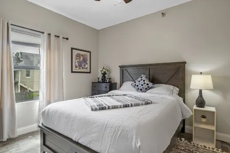 Modern homey Suite, close to all attractions in downtown Springfield. . Отели в г. Спрингфилд