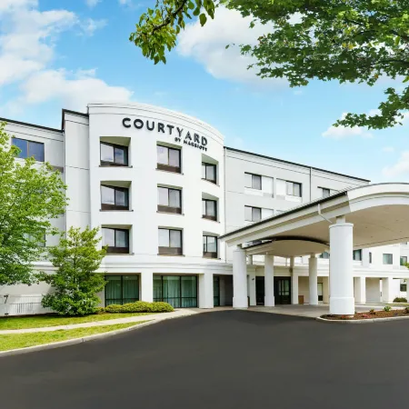 Courtyard Hartford Farmington Отели рядом с достопримечательностью «Тринити-колледж»