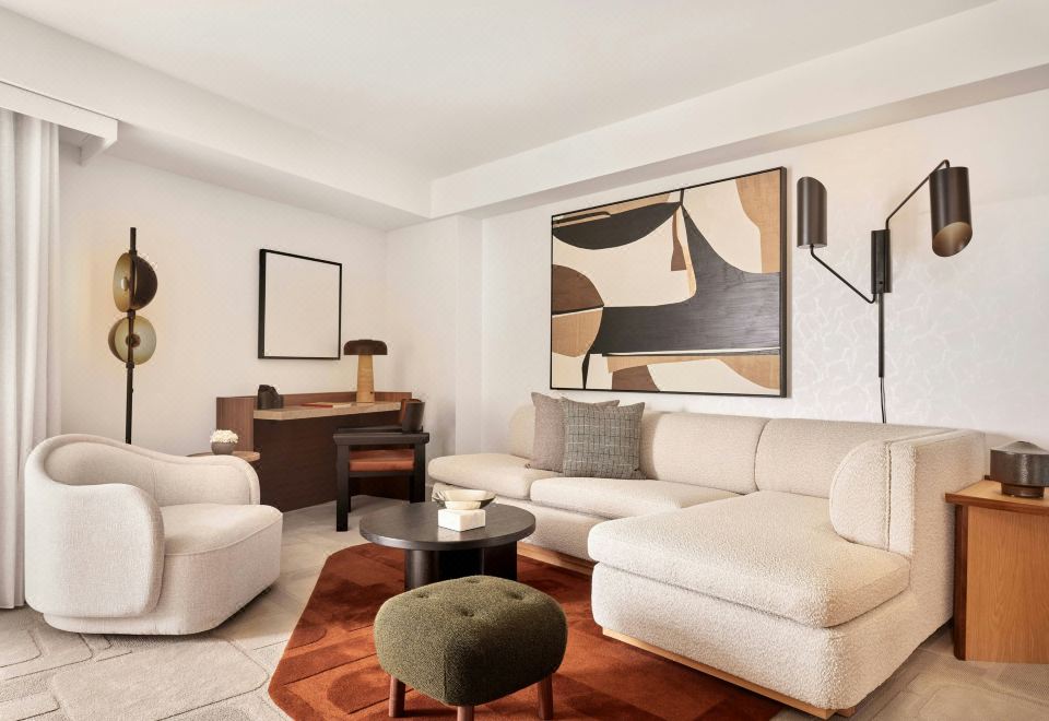 더 제이 호텔의 안락한 객실 내부