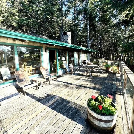 Paradise in Forest setting w/ Ocean views, hot tub, close to town & Hiking