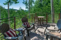 Luxury Condo, Close to Gondola, Private Hot Tub, Great Ski Access