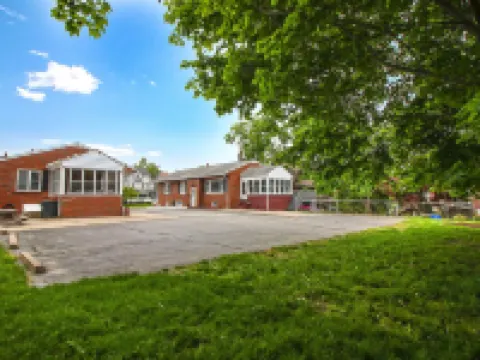 THE SEA BREEZE OCEAN BEACH HOUSE: 6 QUEEN BEDS 新倫敦酒店