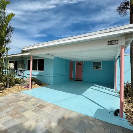 SC3- Southern Comfort Three at 240 11th St. Kcb. Private Pool, Dock & Tiki Bar.