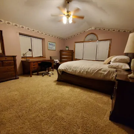 Fully furnished 5 bedroom home in a nice neighborhood