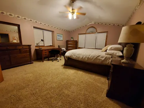 Fully furnished 5 bedroom home in a nice neighborhood