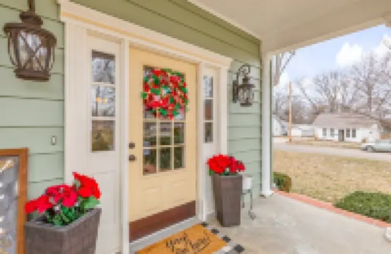 3-bedroom house in nice downtown Farmington with AC, WiFi, nice outdoor spaces!