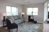 Spring Discounts! Spacious - 2 Bedroom Oceanfront Bldg - Great Views & Amenities