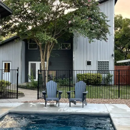 Lovely, Bright Modern House, Short Walk to Main Street, Private Pool!