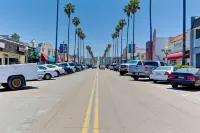 HIDDEN GEM 2-1/2 BLOCKS TO THE BEACH