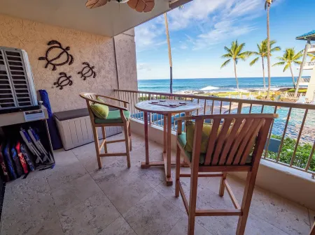 Sunset in Paradise Oceanfront 1BR/1BA Condo at Kona Reef Fast WiFi & Central AC Отели в г. Холуалоа