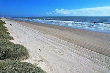 Spacious 6Br En Suite, Large Balcony, Stunning Ocean Views! Ping Pong/Foosball! Отели рядом с достопримечательностью «Port Bolivar»