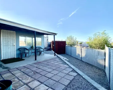Cottage Home on the Hill Hotels in La Paz County